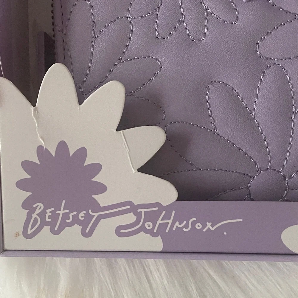 Betsey Johnson Lavender Quilted Floral Wristlet Wallet new in box